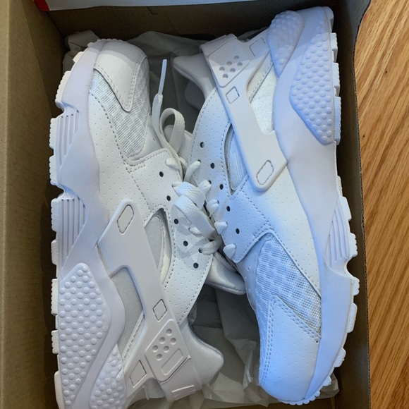 Nike Shoes - Nike Air Huarache Men 7.0/ Women 8.5 New